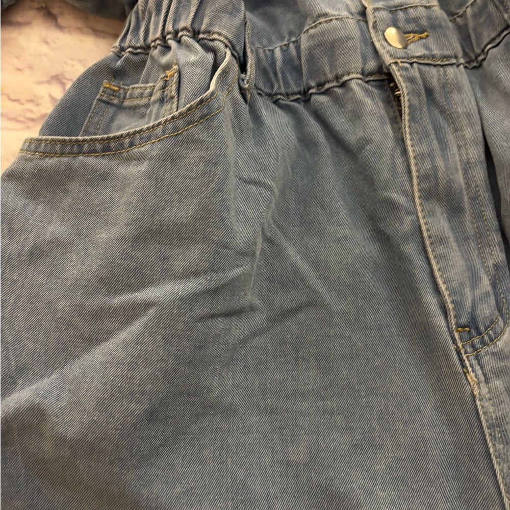 🔵”NWOT” CURVY LightWASH Denim Romper - Picture 8 of 13